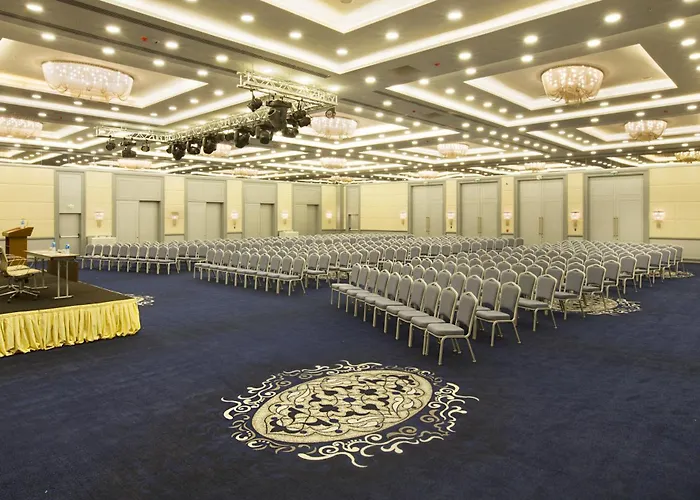 데데만 보스탄시 호텔&컨벤션 센터 호텔 5*