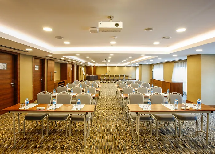 데데만 보스탄시 호텔&컨벤션 센터