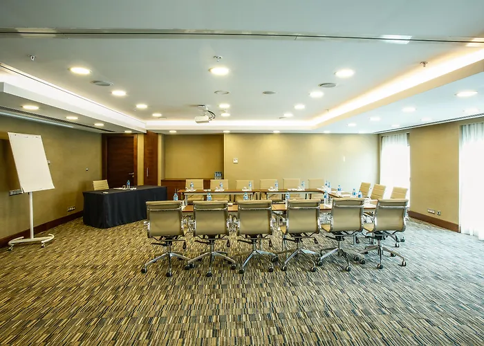 데데만 보스탄시 호텔&컨벤션 센터 5*