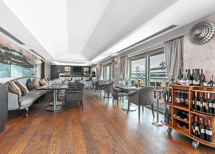 데데만 보스탄시 호텔&컨벤션 센터 5*