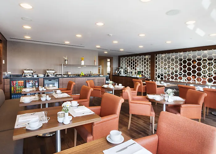 데데만 보스탄시 호텔&컨벤션 센터