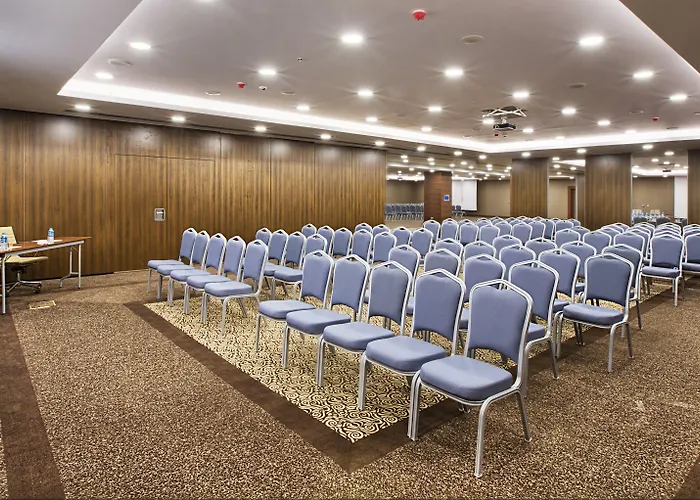 데데만 보스탄시 호텔&컨벤션 센터 호텔