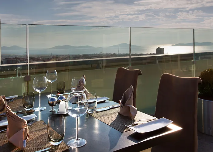 데데만 보스탄시 호텔&컨벤션 센터